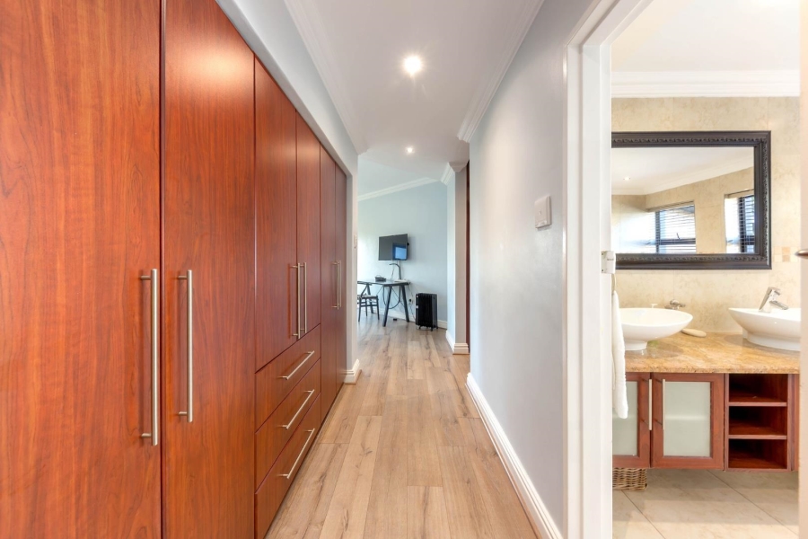 To Let 4 Bedroom Property for Rent in Tamboerskloof Western Cape